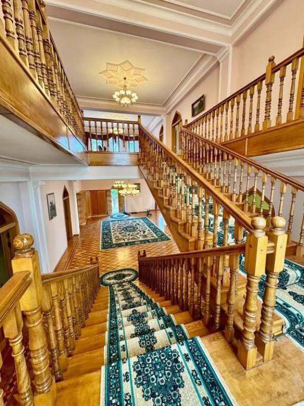 Satılır 11 otaqlı həyət evi 1200 m²