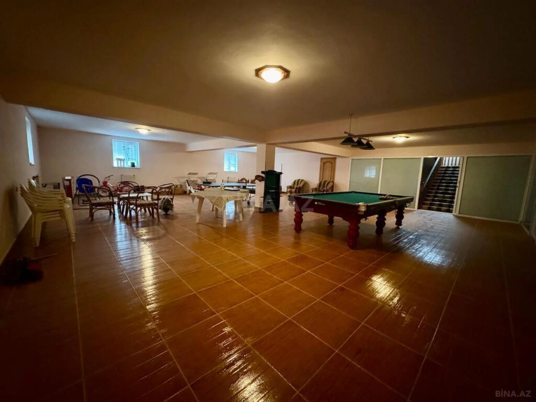 Satılır 11 otaqlı həyət evi 1200 m²