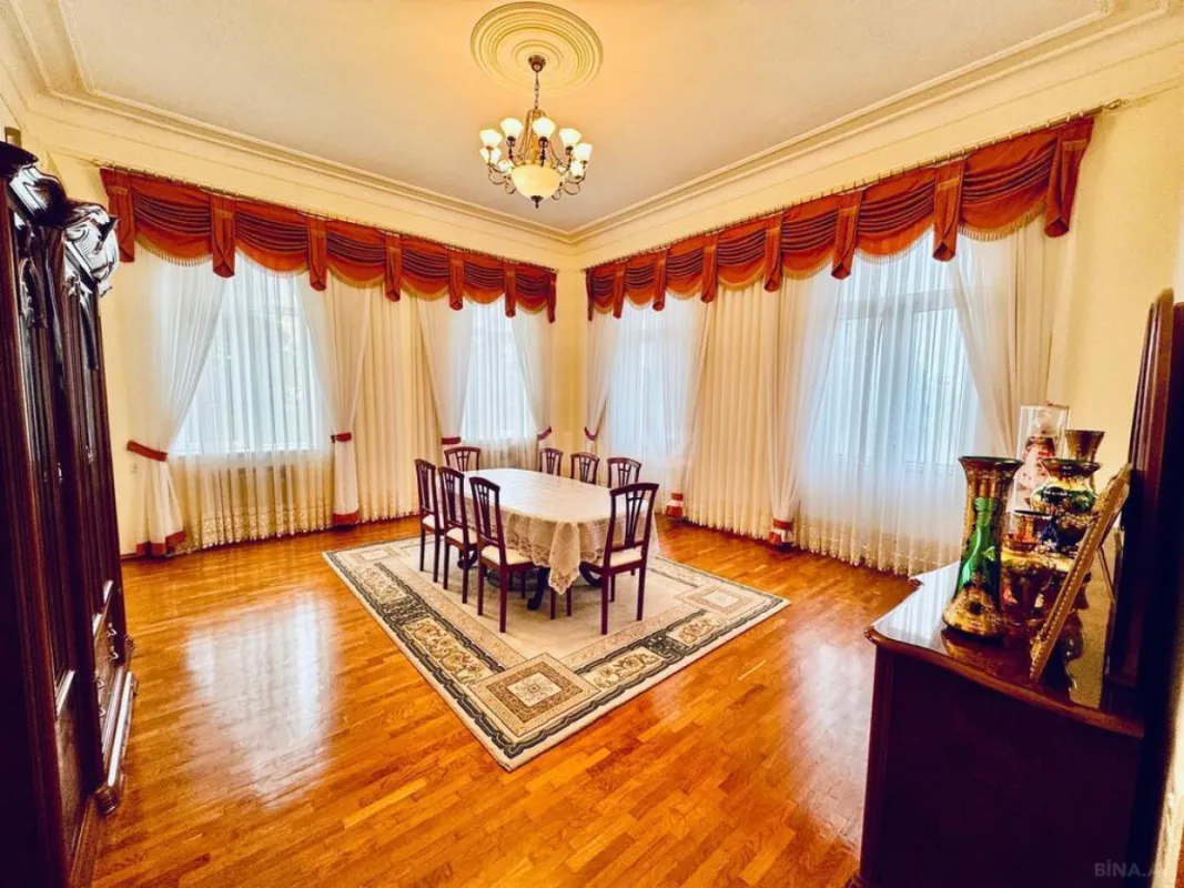 Satılır 11 otaqlı həyət evi 1200 m²