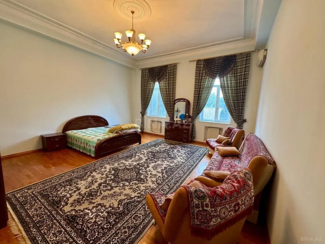 Satılır 11 otaqlı həyət evi 1200 m²