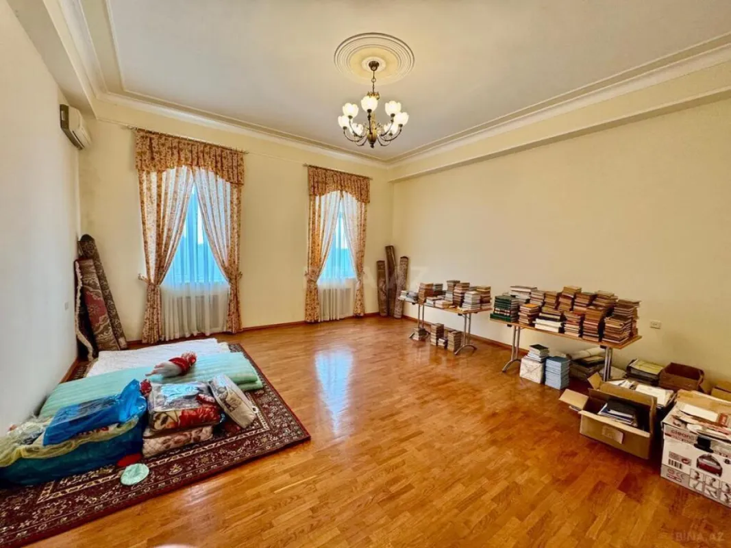 Satılır 11 otaqlı həyət evi 1200 m²