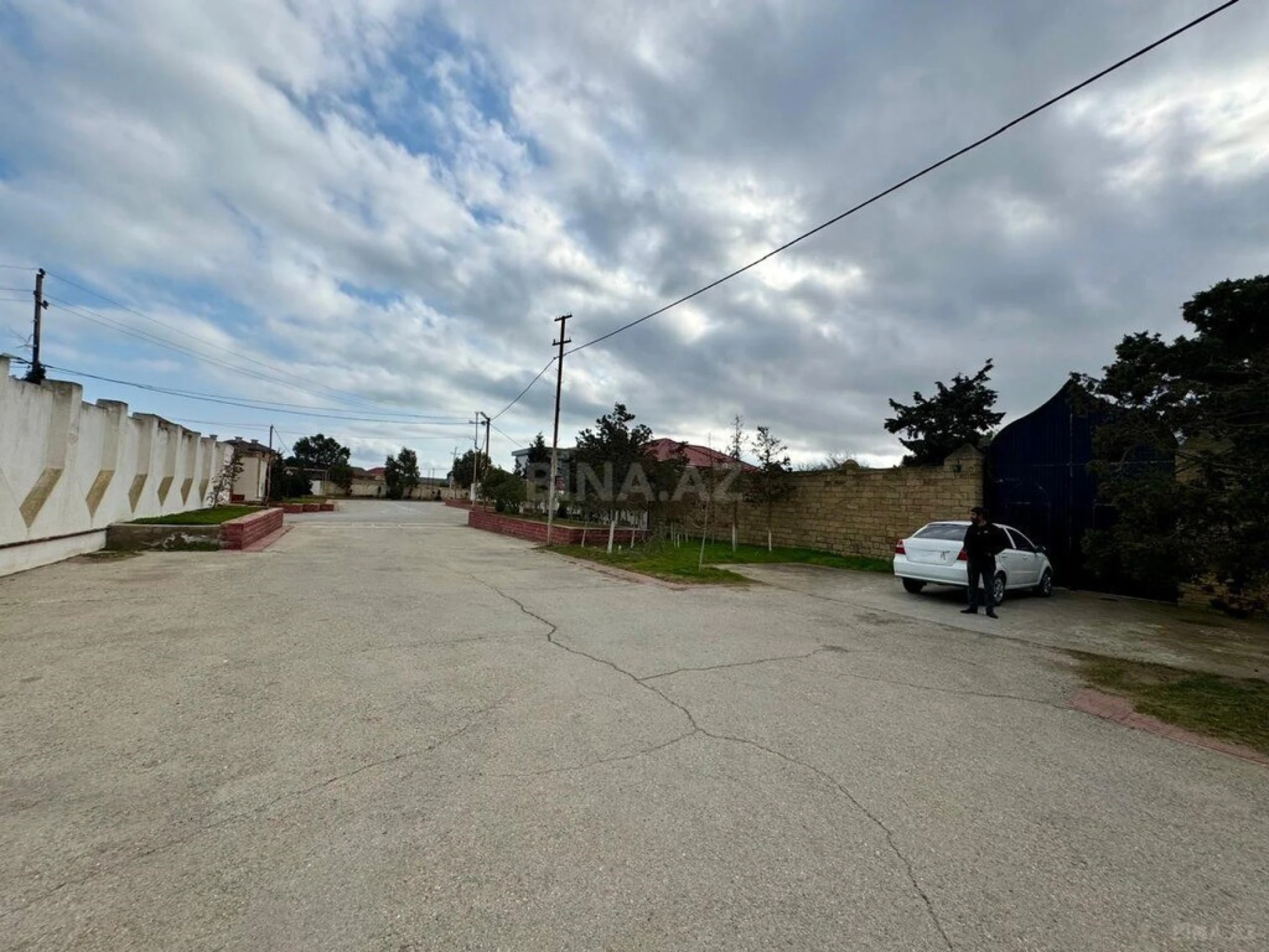 Satılır 11 otaqlı həyət evi 1200 m²