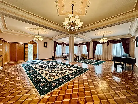 Satılır 11 otaqlı həyət evi 1200 m²