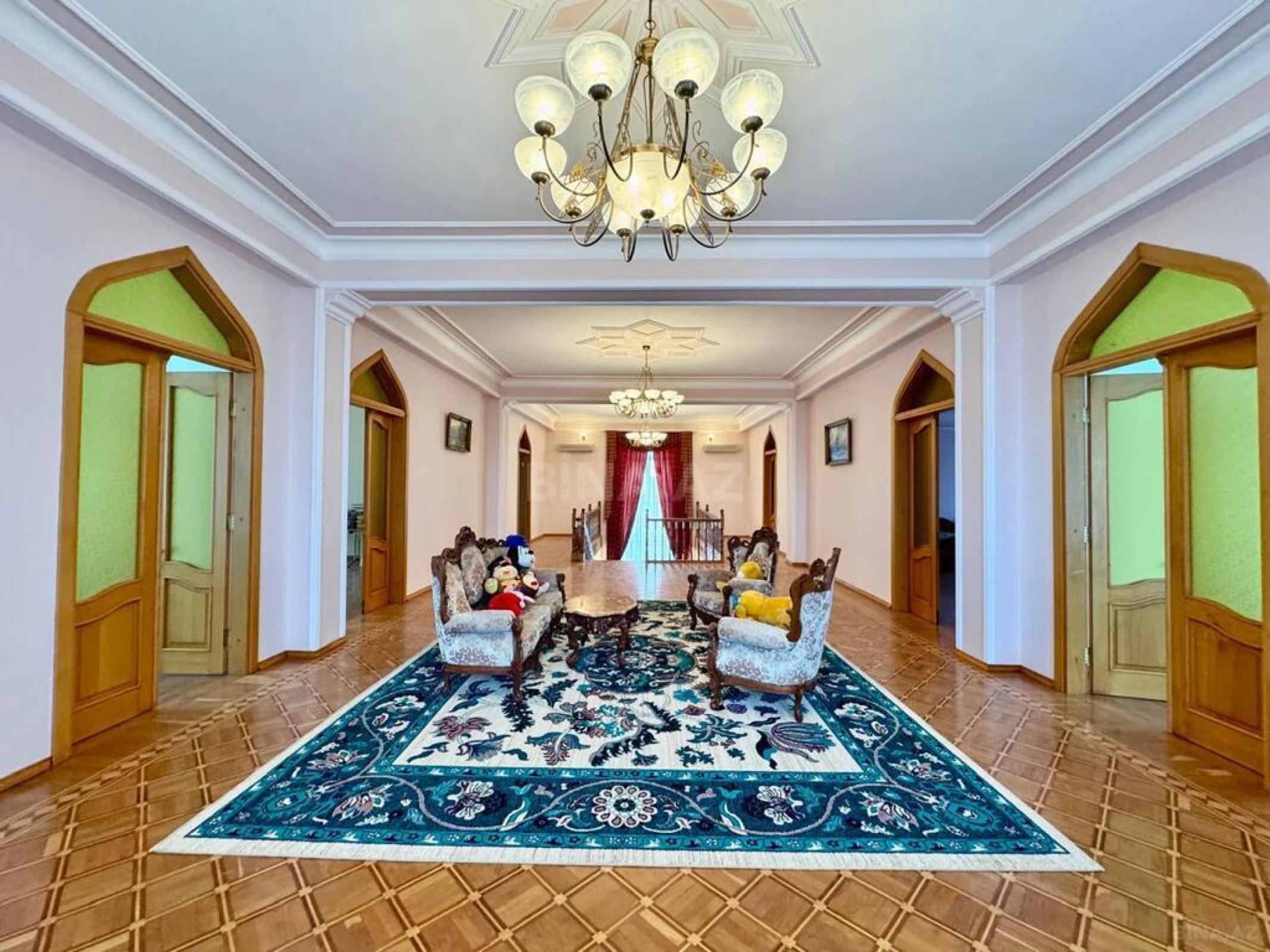 Satılır 11 otaqlı həyət evi 1200 m²