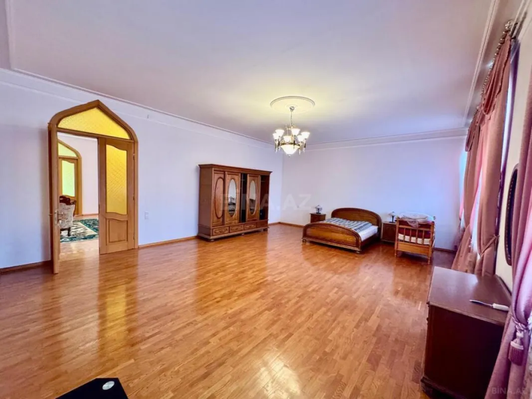 Satılır 11 otaqlı həyət evi 1200 m²