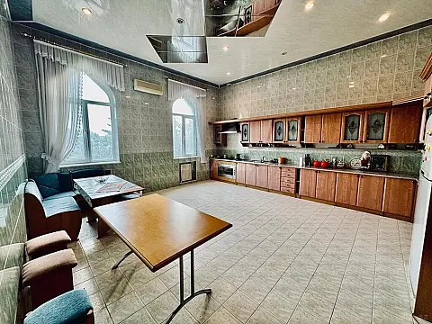Satılır 11 otaqlı həyət evi 1200 m²