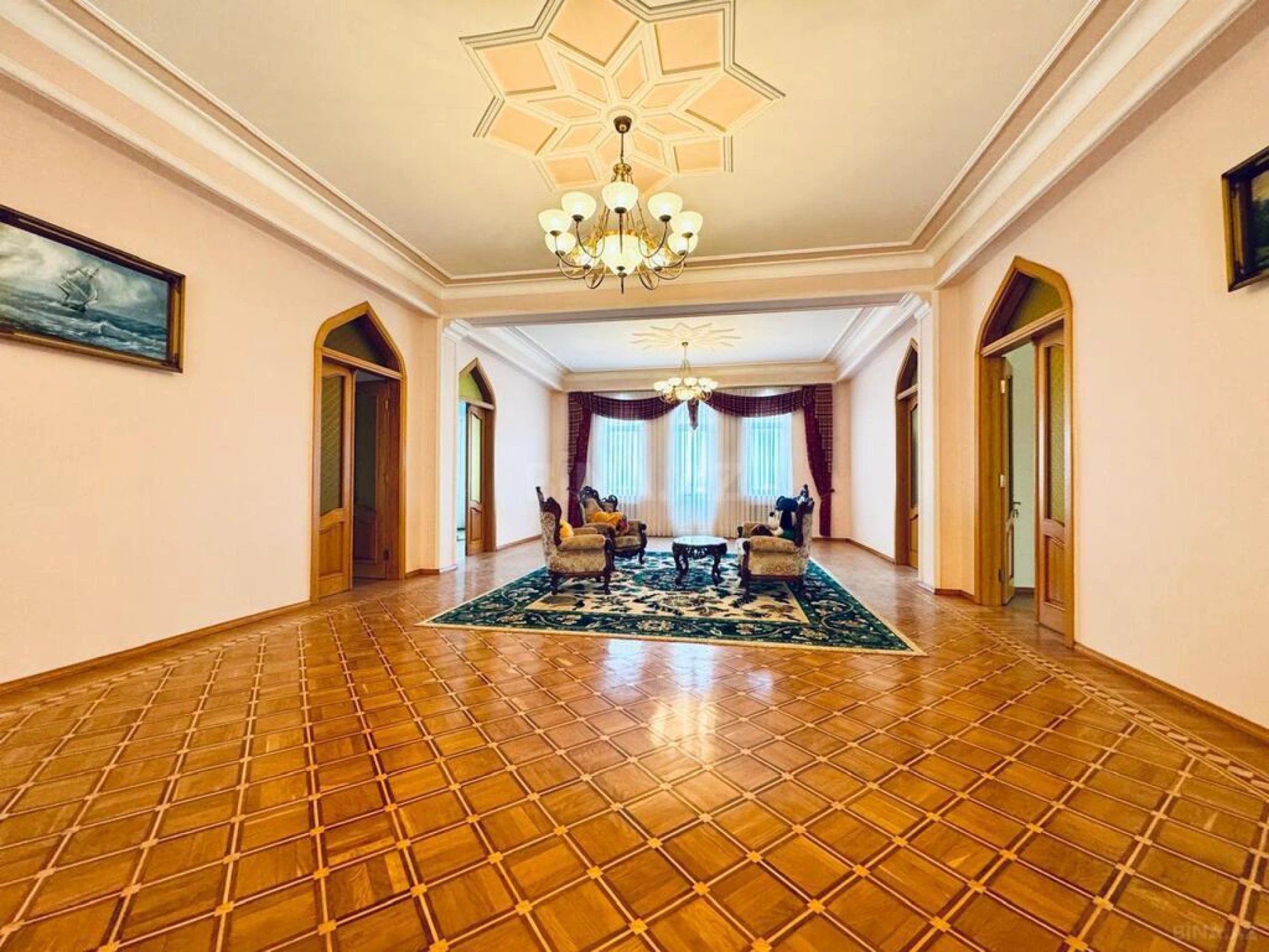 Satılır 11 otaqlı həyət evi 1200 m²