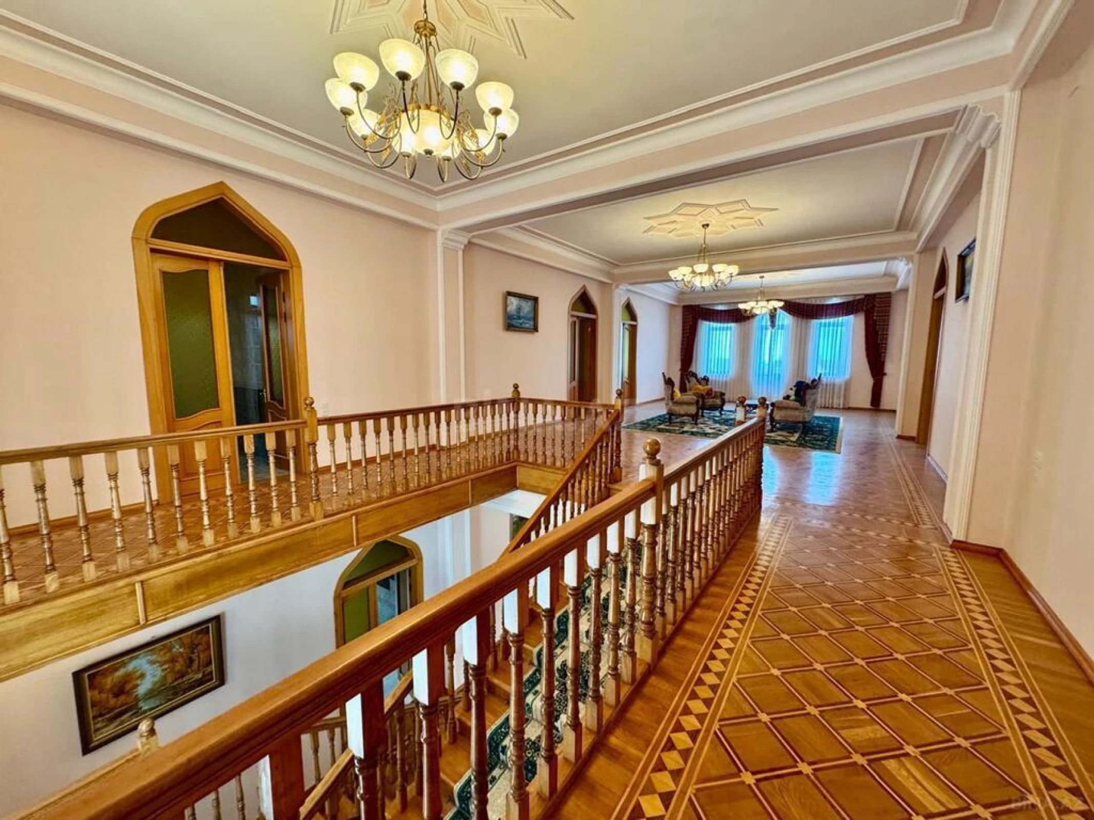 Satılır 11 otaqlı həyət evi 1200 m²