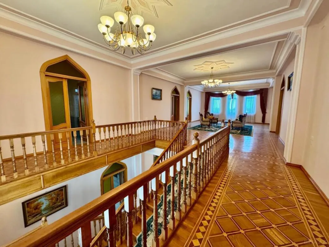 Satılır 11 otaqlı həyət evi 1200 m²