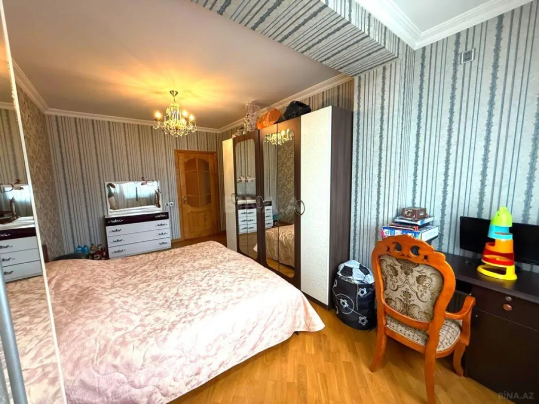 Satılır 4 otaqlı mənzil 100 m²