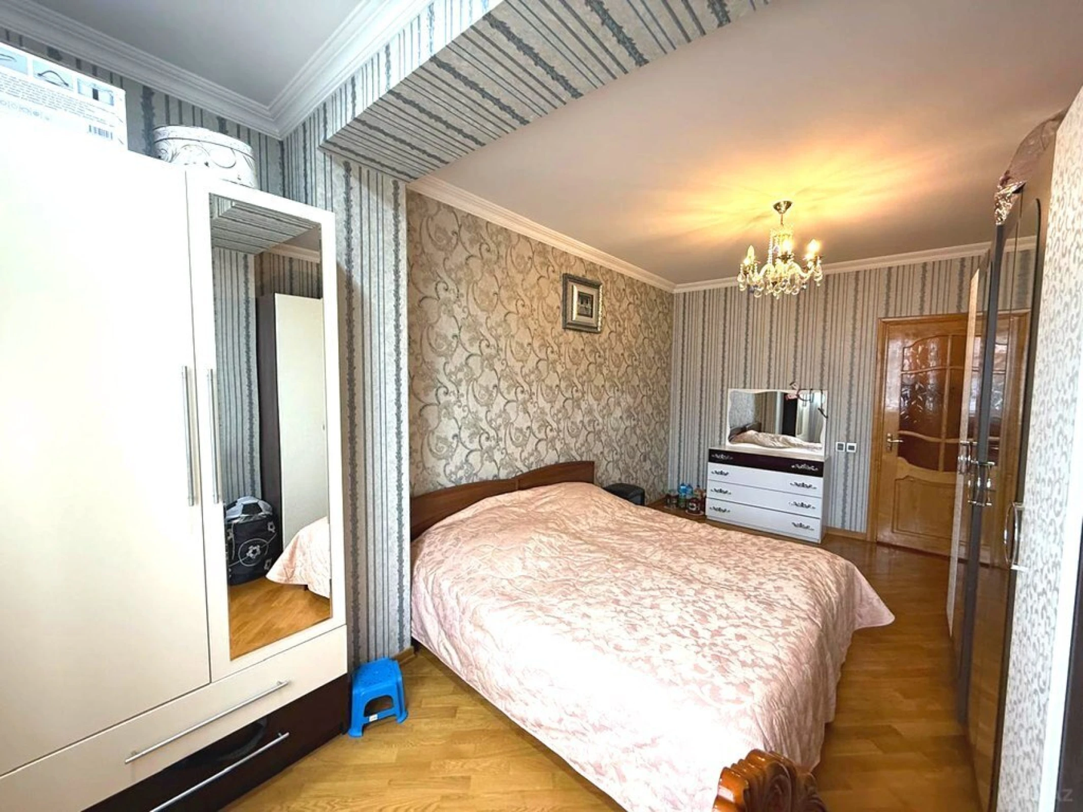 Satılır 4 otaqlı mənzil 100 m²