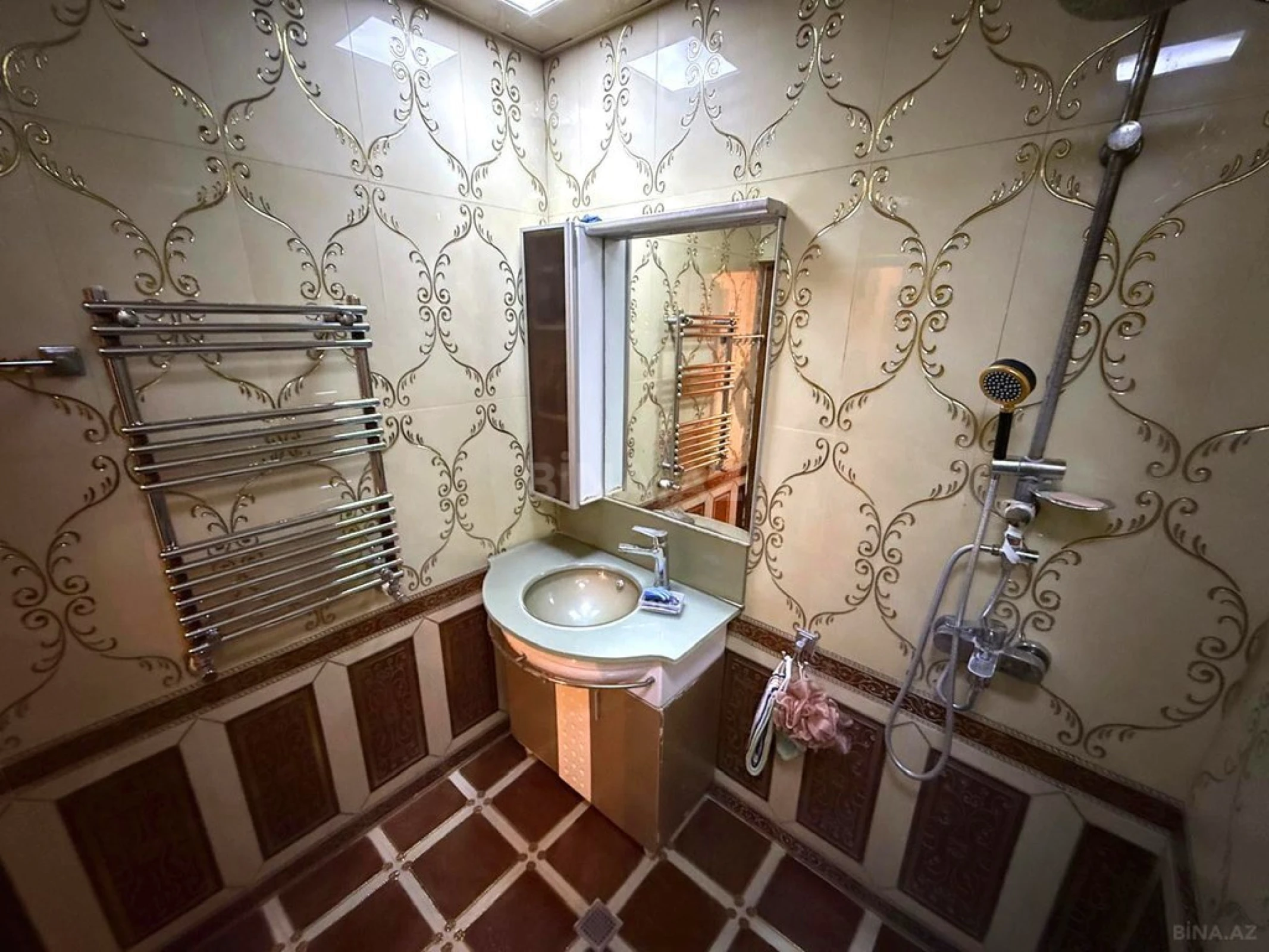 Satılır 4 otaqlı mənzil 100 m²