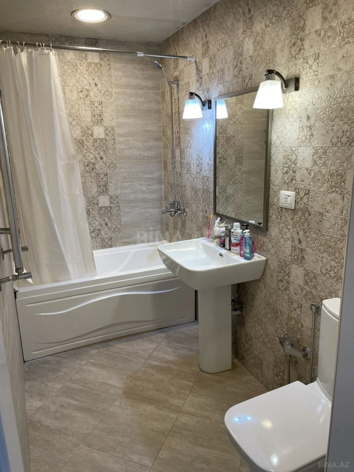 Satılır 2 otaqlı mənzil 68 m²