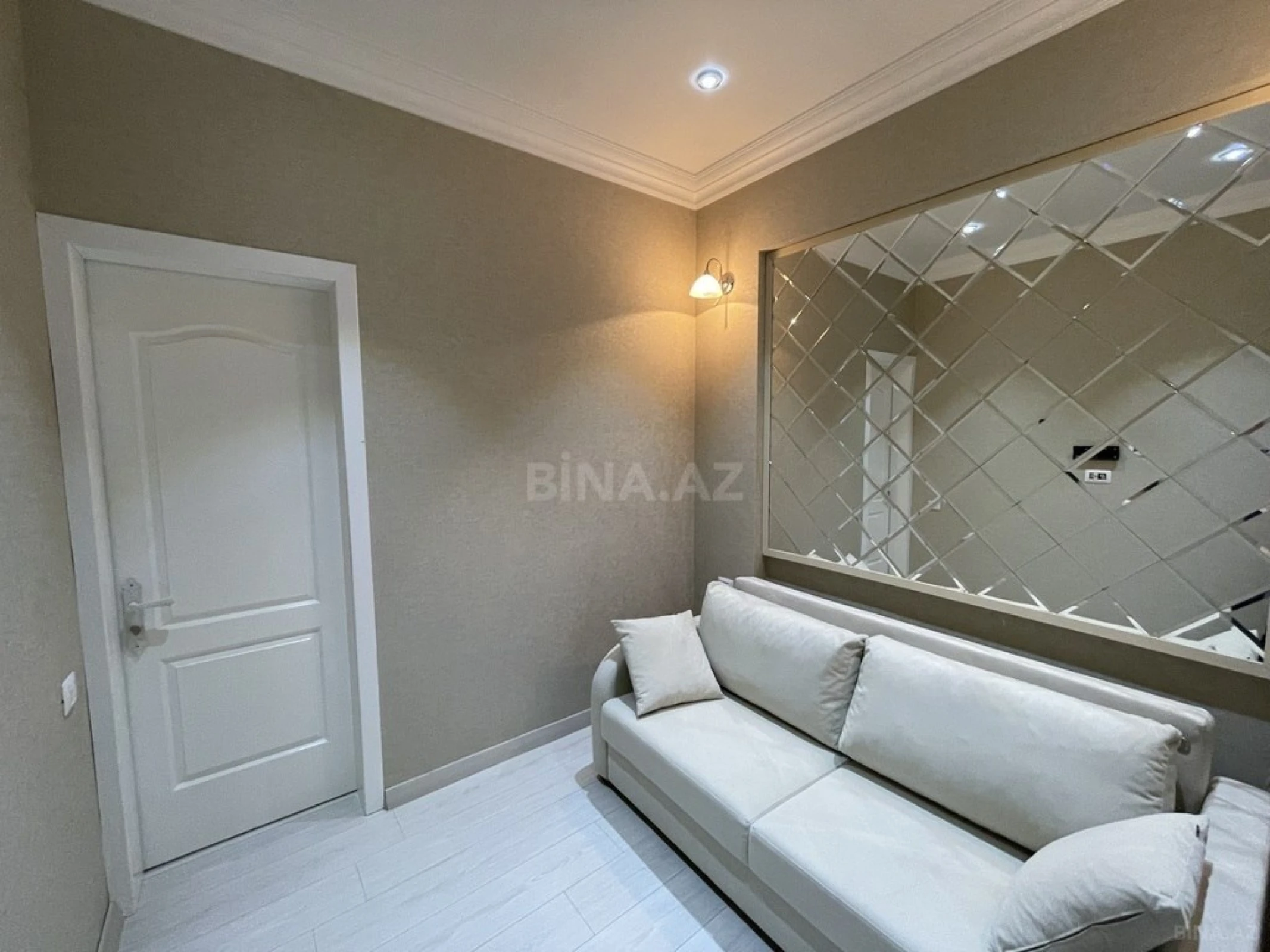 Satılır 2 otaqlı mənzil 68 m²