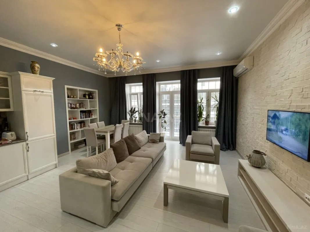 Satılır 2 otaqlı mənzil 68 m²