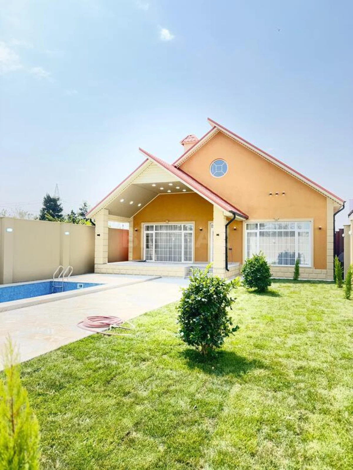 Satılır 4 otaqlı həyət evi 130 m²