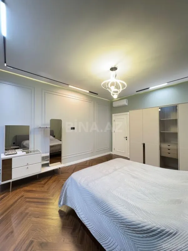 Satılır 6 otaqlı həyət evi 350 m²