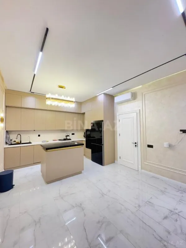 Satılır 6 otaqlı həyət evi 350 m²