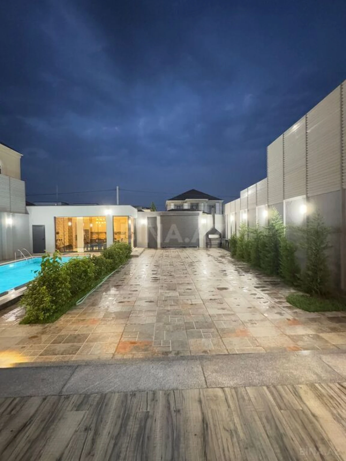 Satılır 6 otaqlı həyət evi 350 m²