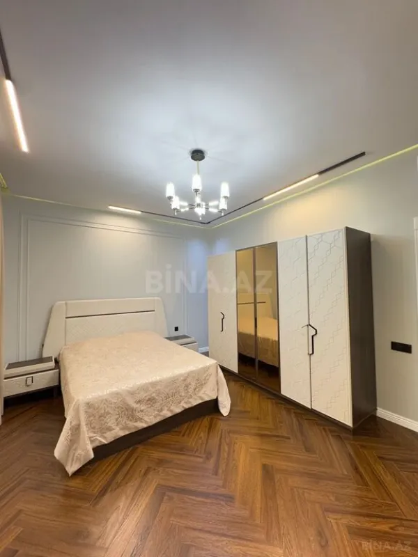 Satılır 6 otaqlı həyət evi 350 m²