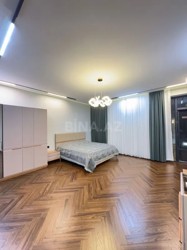 Satılır 6 otaqlı həyət evi 350 m²