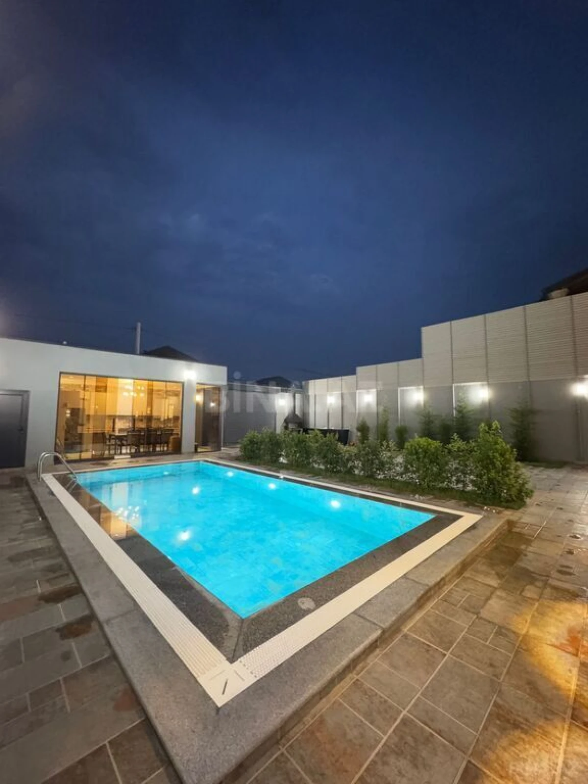 Satılır 6 otaqlı həyət evi 350 m²