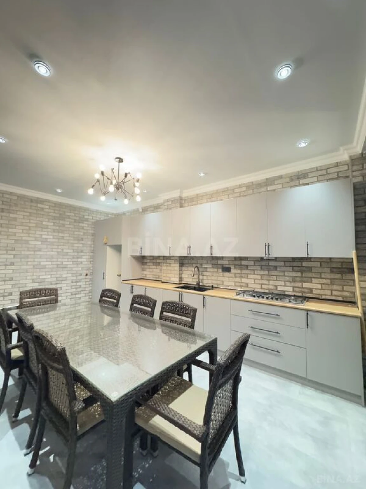 Satılır 6 otaqlı həyət evi 350 m²
