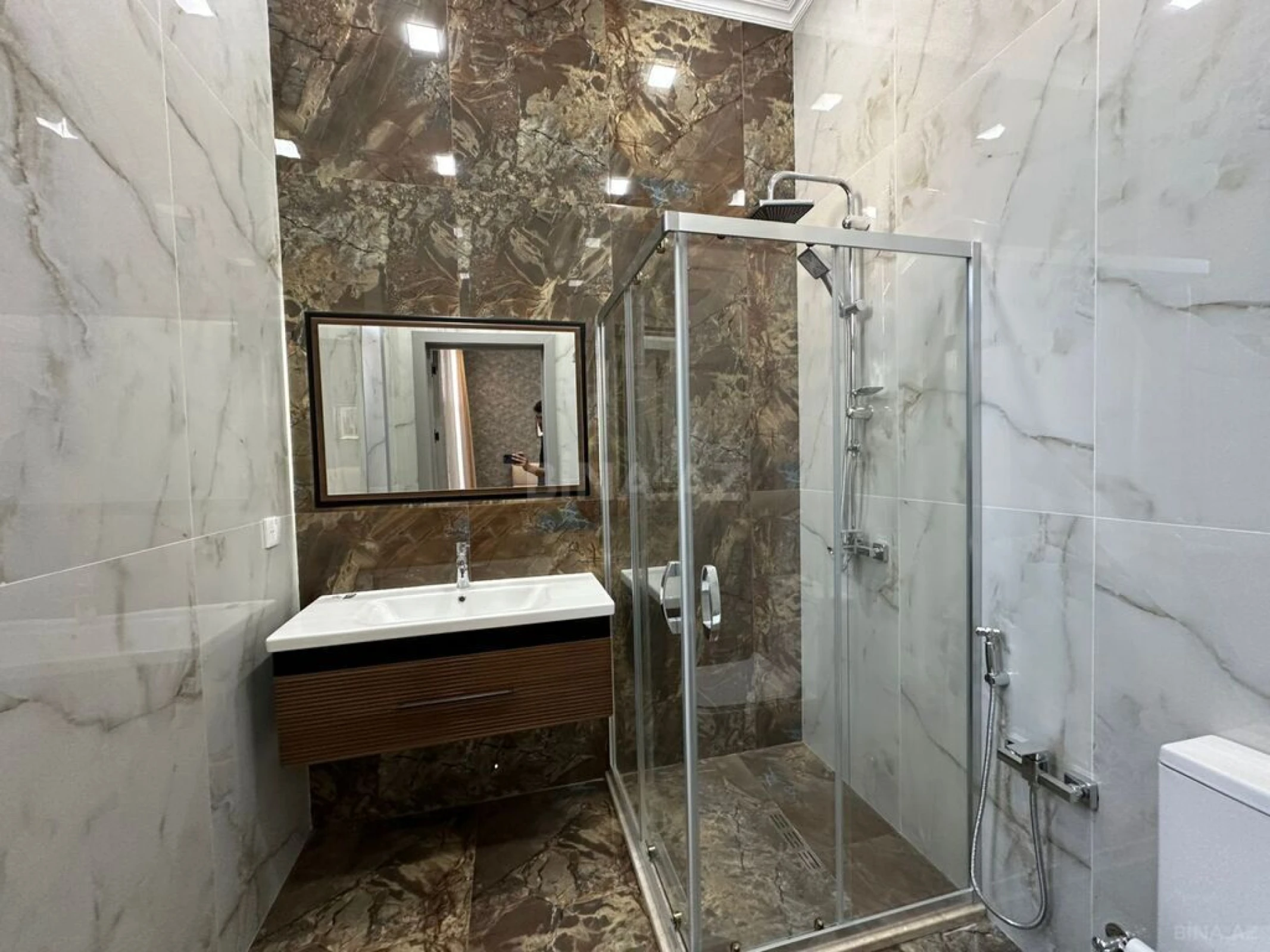 Satılır 4 otaqlı həyət evi 185 m²