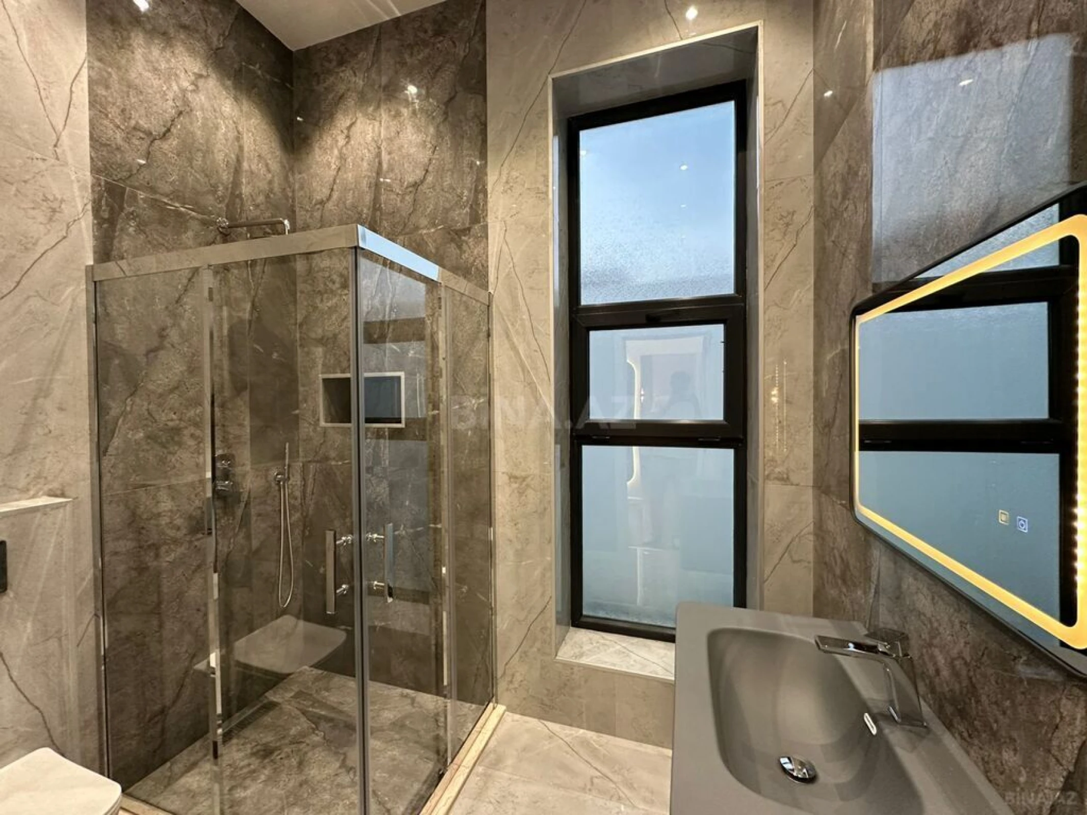 Satılır 4 otaqlı həyət evi 260 m²