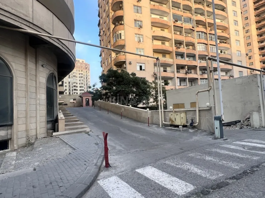 Satılır 3 otaqlı mənzil 184 m²