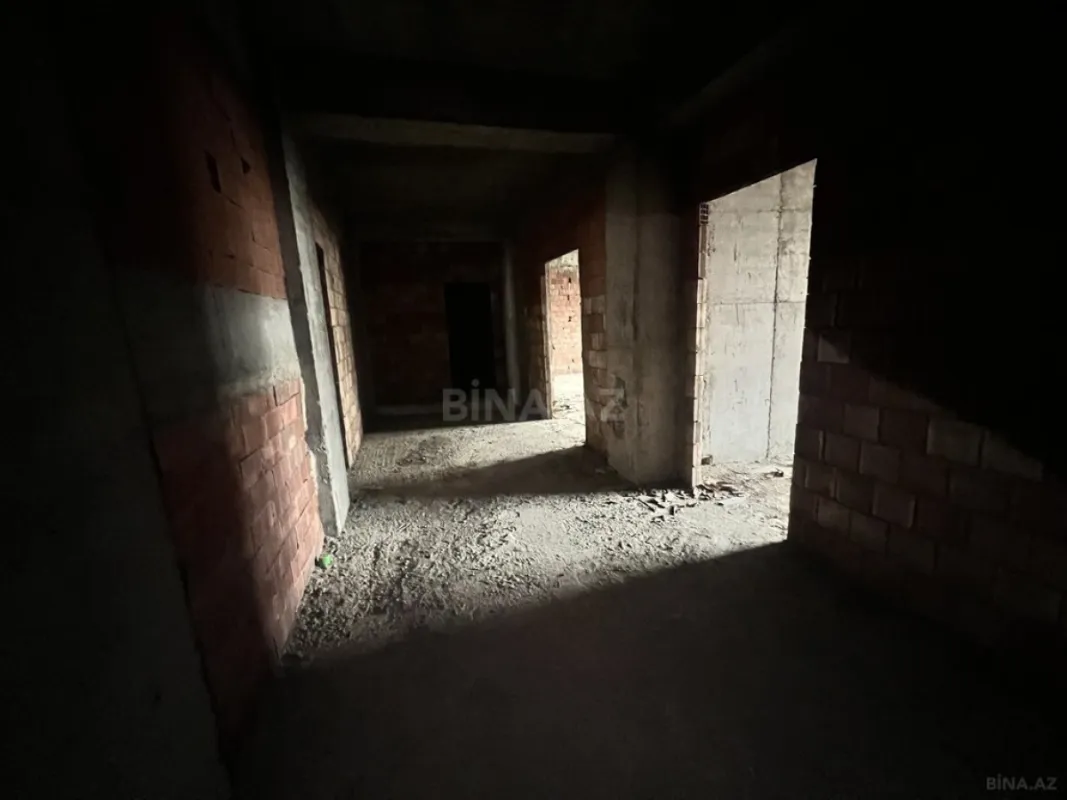 Satılır 3 otaqlı mənzil 184 m²