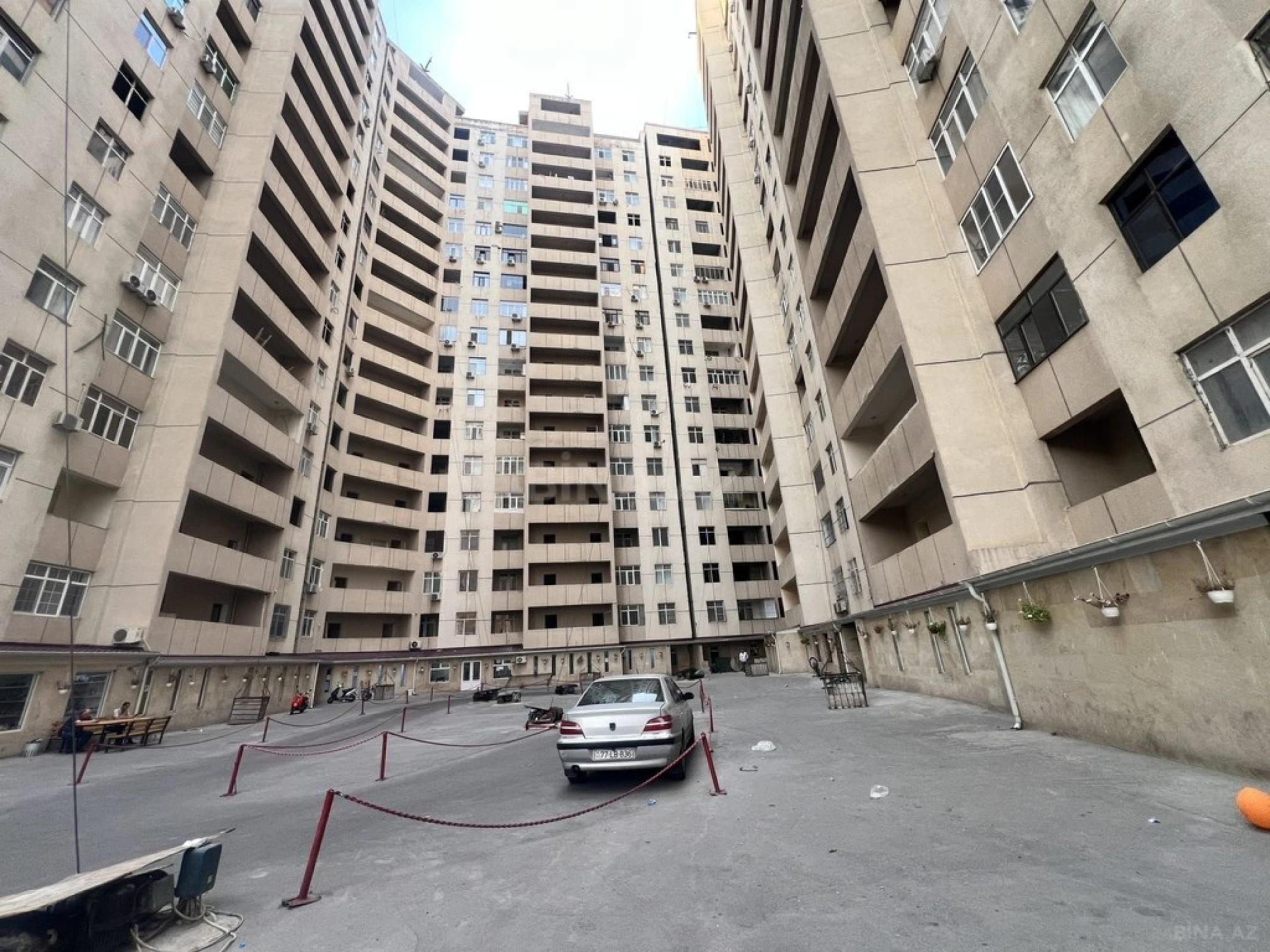 Satılır 3 otaqlı mənzil 184 m²
