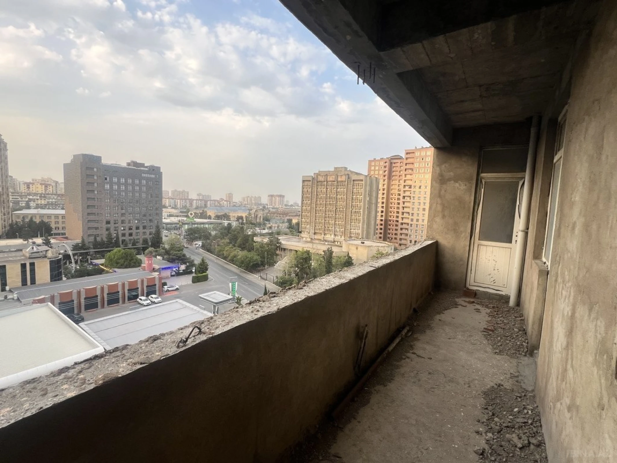 Satılır 3 otaqlı mənzil 184 m²