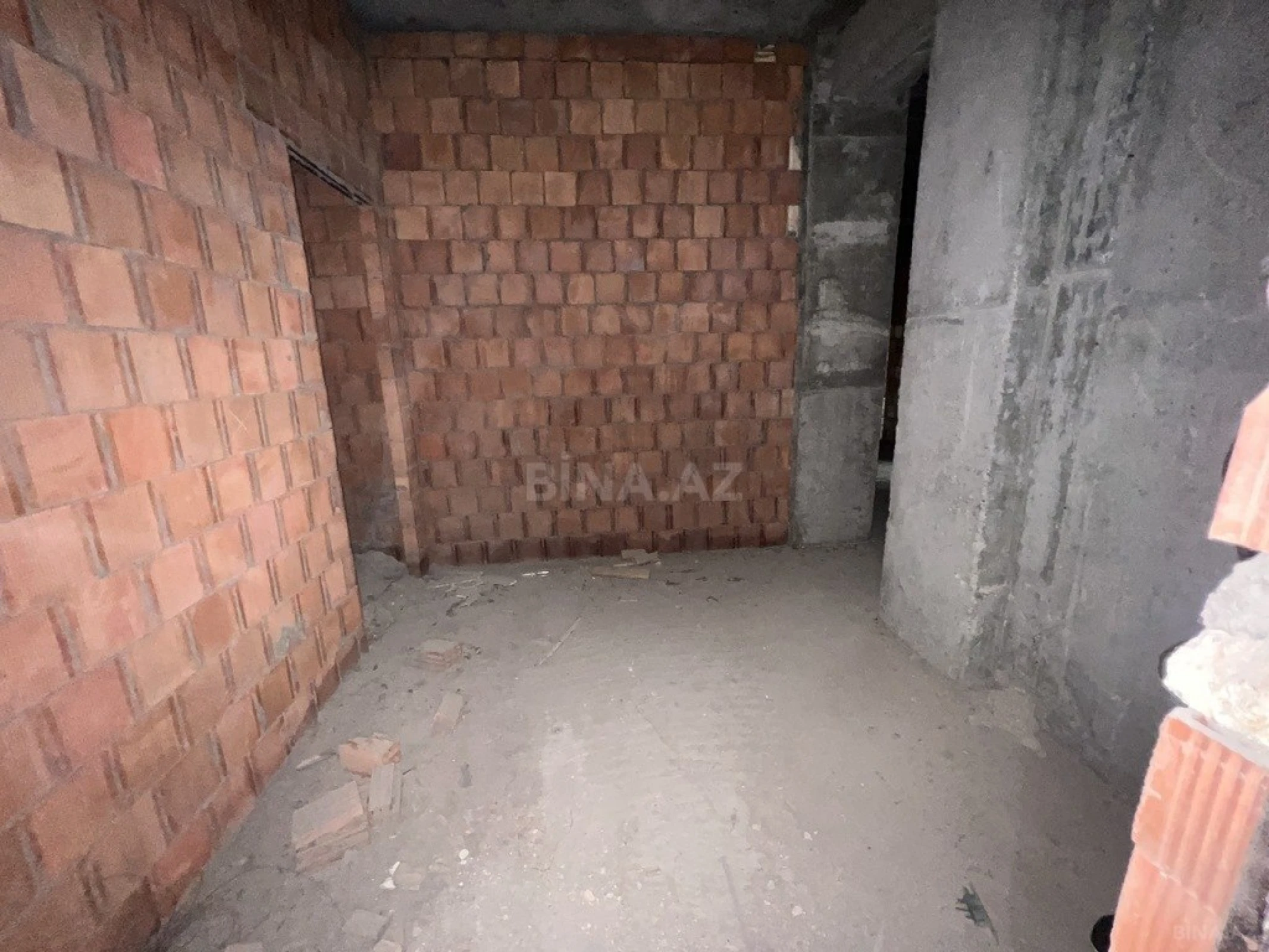 Satılır 3 otaqlı mənzil 184 m²