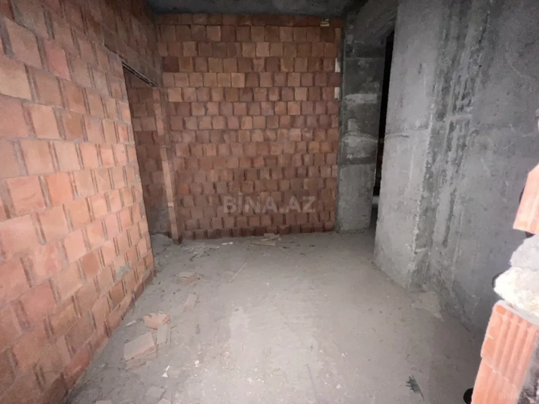 Satılır 3 otaqlı mənzil 184 m²