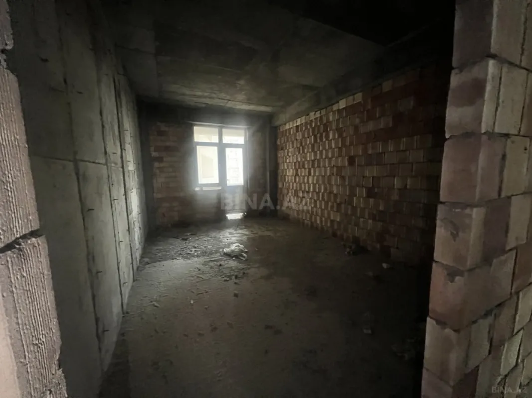 Satılır 3 otaqlı mənzil 184 m²