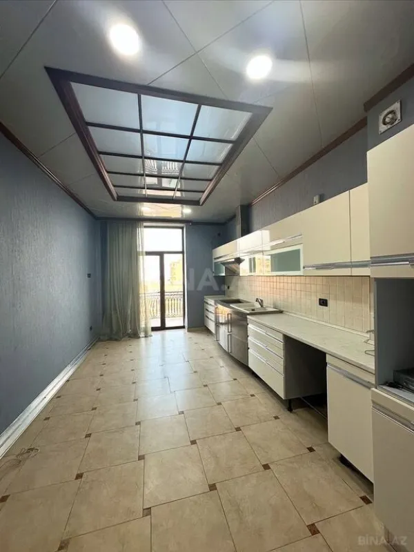 Satılır 3 otaqlı mənzil 138 m²