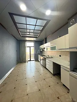 Satılır 3 otaqlı mənzil 138 m²