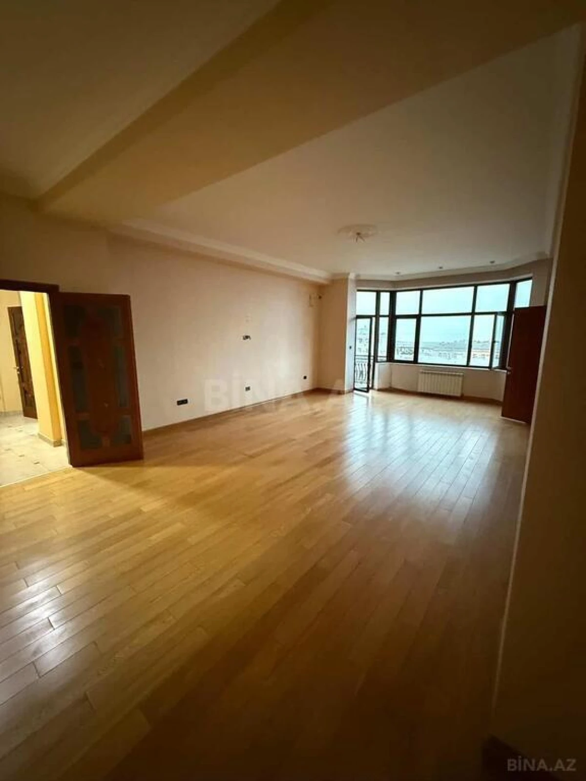 Satılır 3 otaqlı mənzil 138 m²