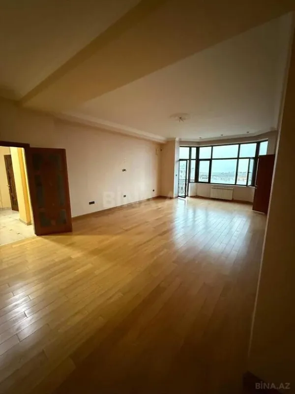 Satılır 3 otaqlı mənzil 138 m²