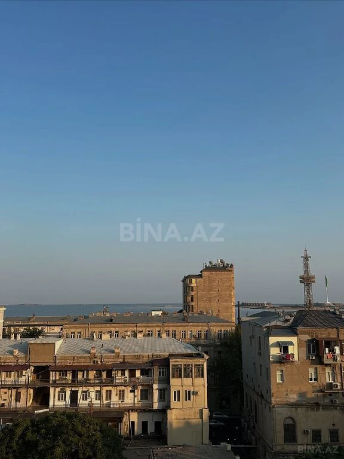 Satılır 3 otaqlı mənzil 138 m²