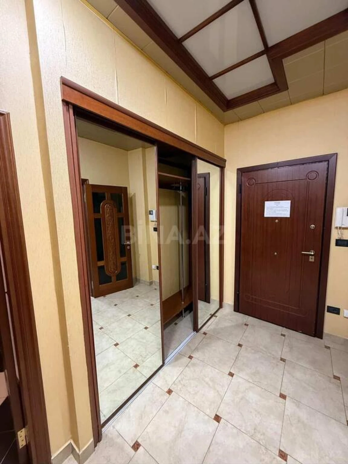 Satılır 3 otaqlı mənzil 138 m²