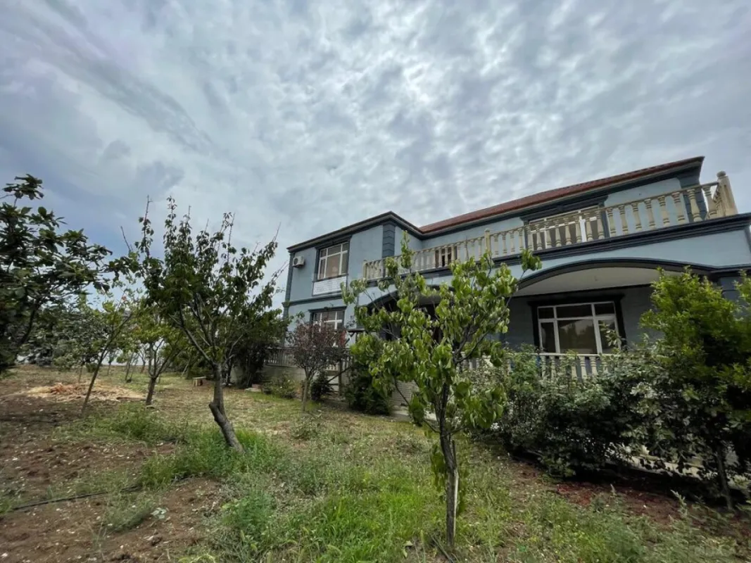 Satılır 5 otaqlı həyət evi 400 m²