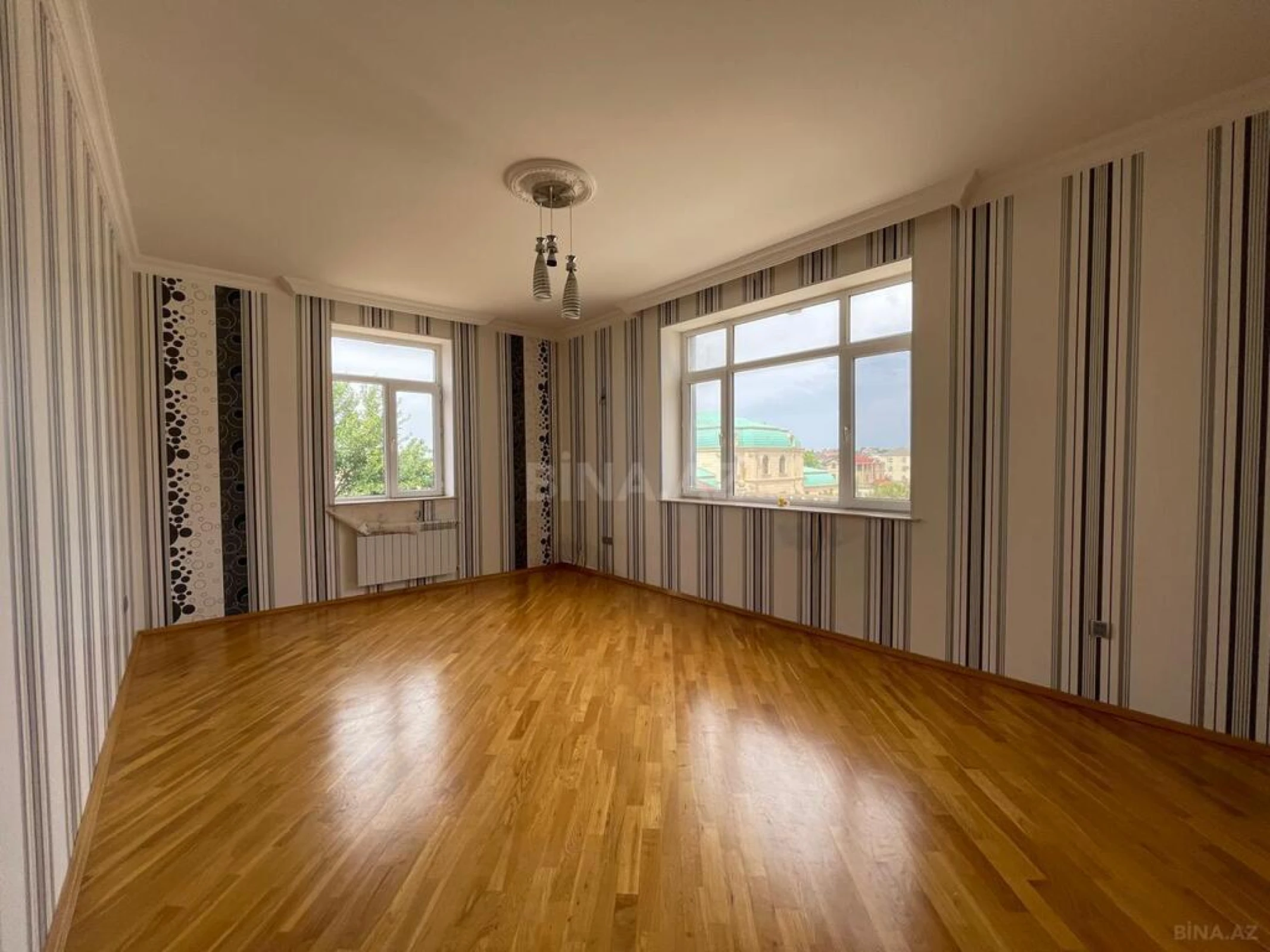 Satılır 5 otaqlı həyət evi 400 m²