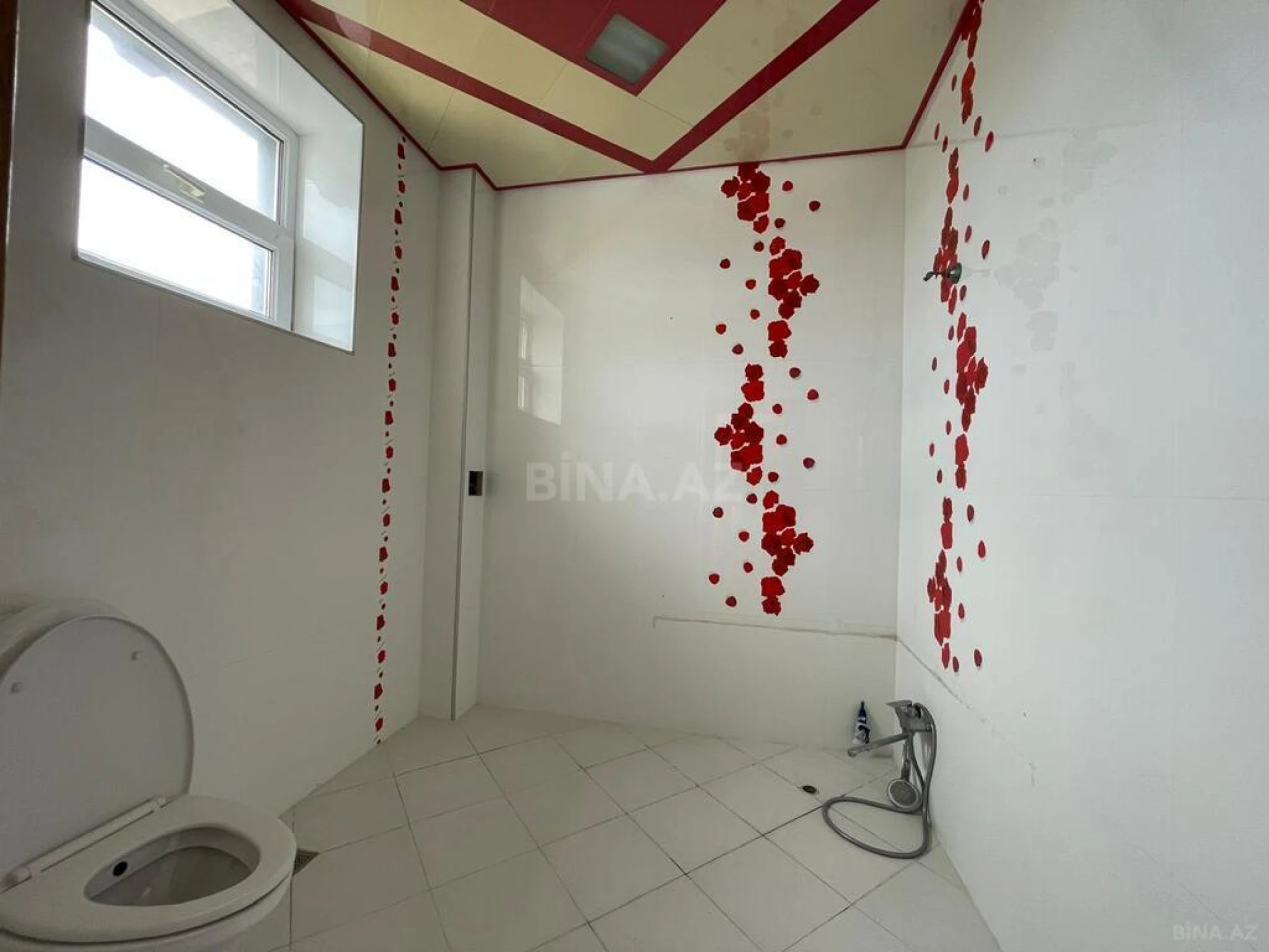 Satılır 5 otaqlı həyət evi 400 m²