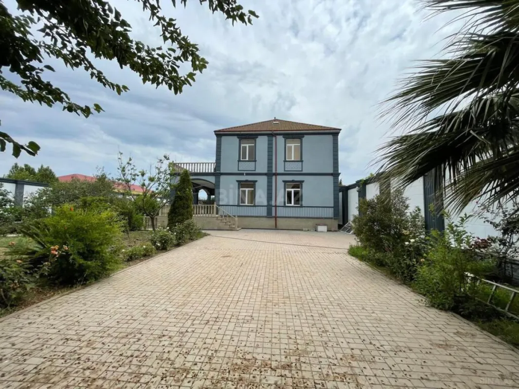Satılır 5 otaqlı həyət evi 400 m²