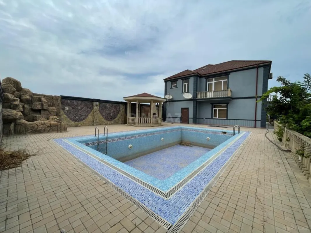 Satılır 5 otaqlı həyət evi 400 m²