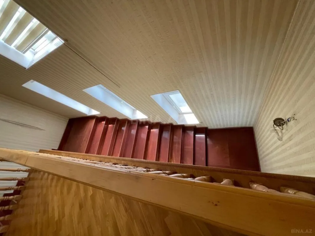 Satılır 5 otaqlı həyət evi 400 m²