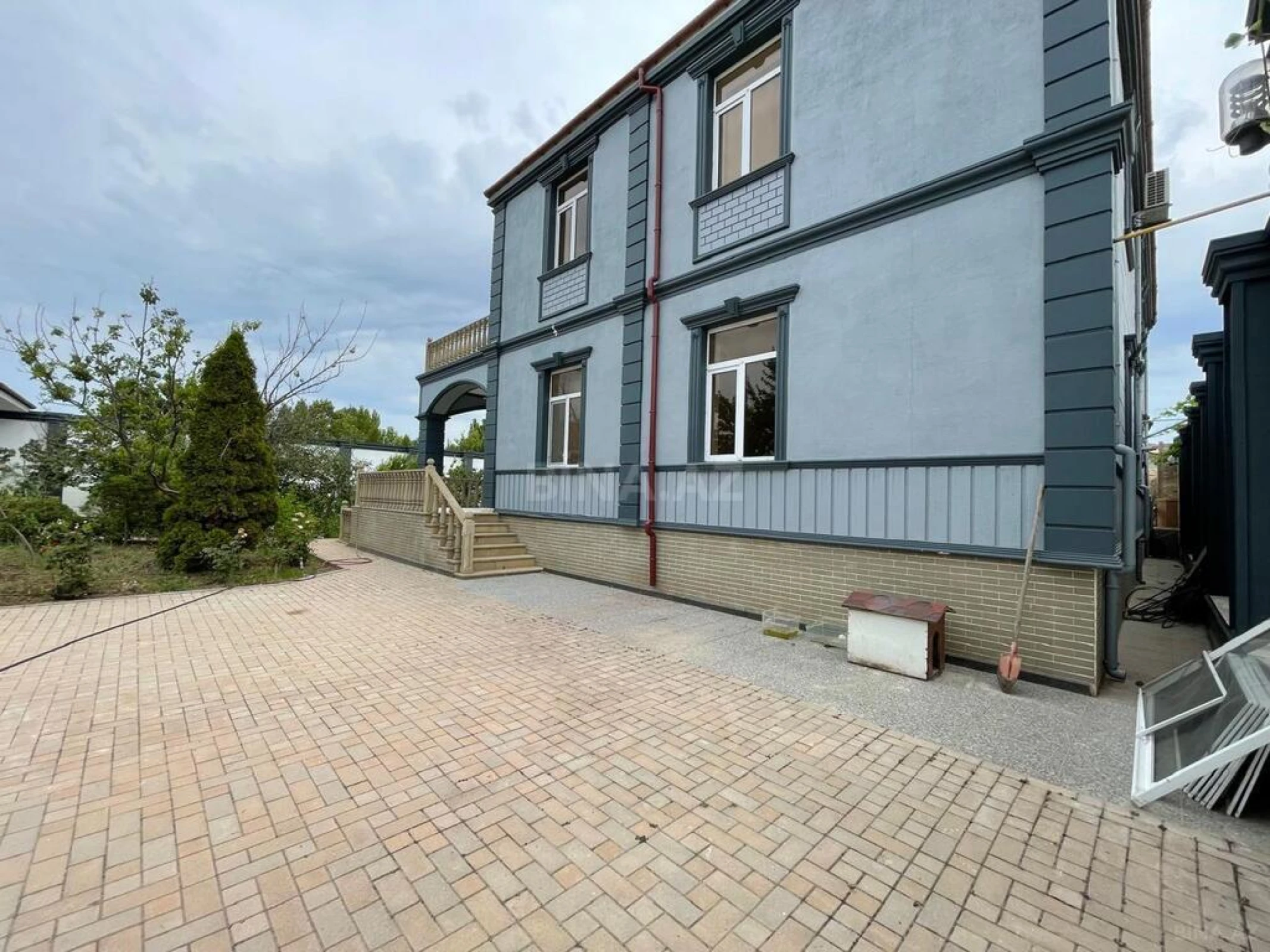 Satılır 5 otaqlı həyət evi 400 m²