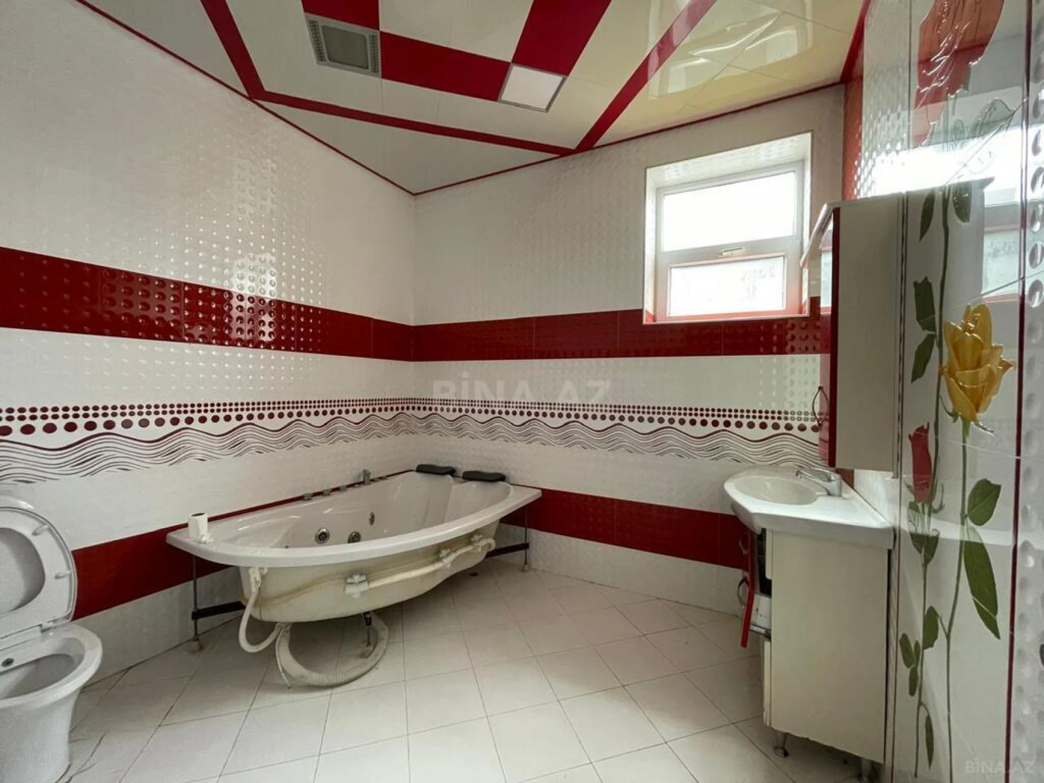 Satılır 5 otaqlı həyət evi 400 m²